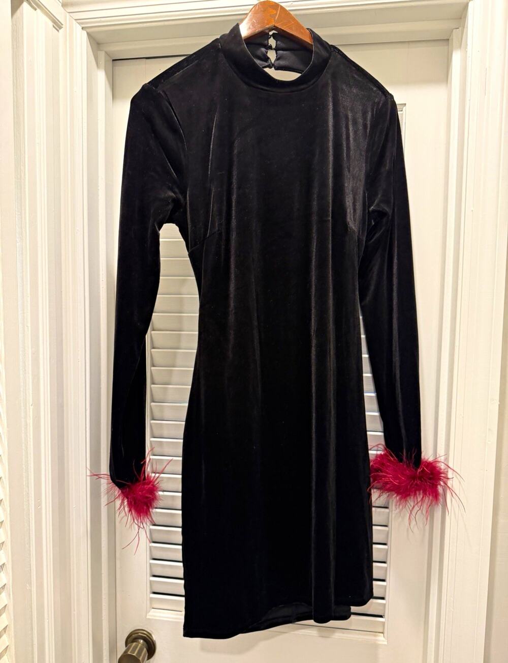 Honey and O Black Velvet Open Back Feather Cuff Mini Dress Long Sleeve L